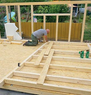 Isoleret anneks: Stolper til isoleret anneks fikseres Isoleret anneks: Stolper til isoleret anneks fikseres midlertidigt